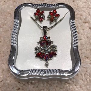 Necklace and earring set!